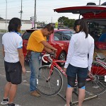 輪遊塾にて自転車調整中の寅さん