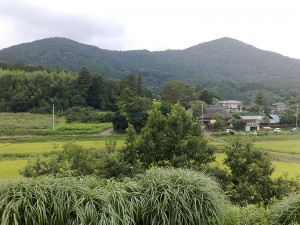 秘密じゃない基地の出窓からの眺め